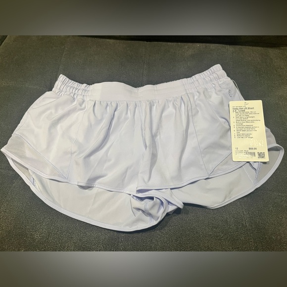 NWT Lululemon Hotty Hot Low Rise 2.5" with liner- SIZE 12 in color PASTEL BLUE - Picture 6 of 6